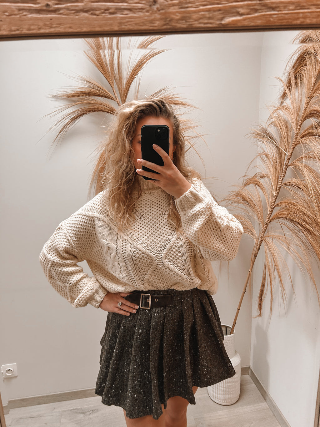 Suzy skirt belt detail