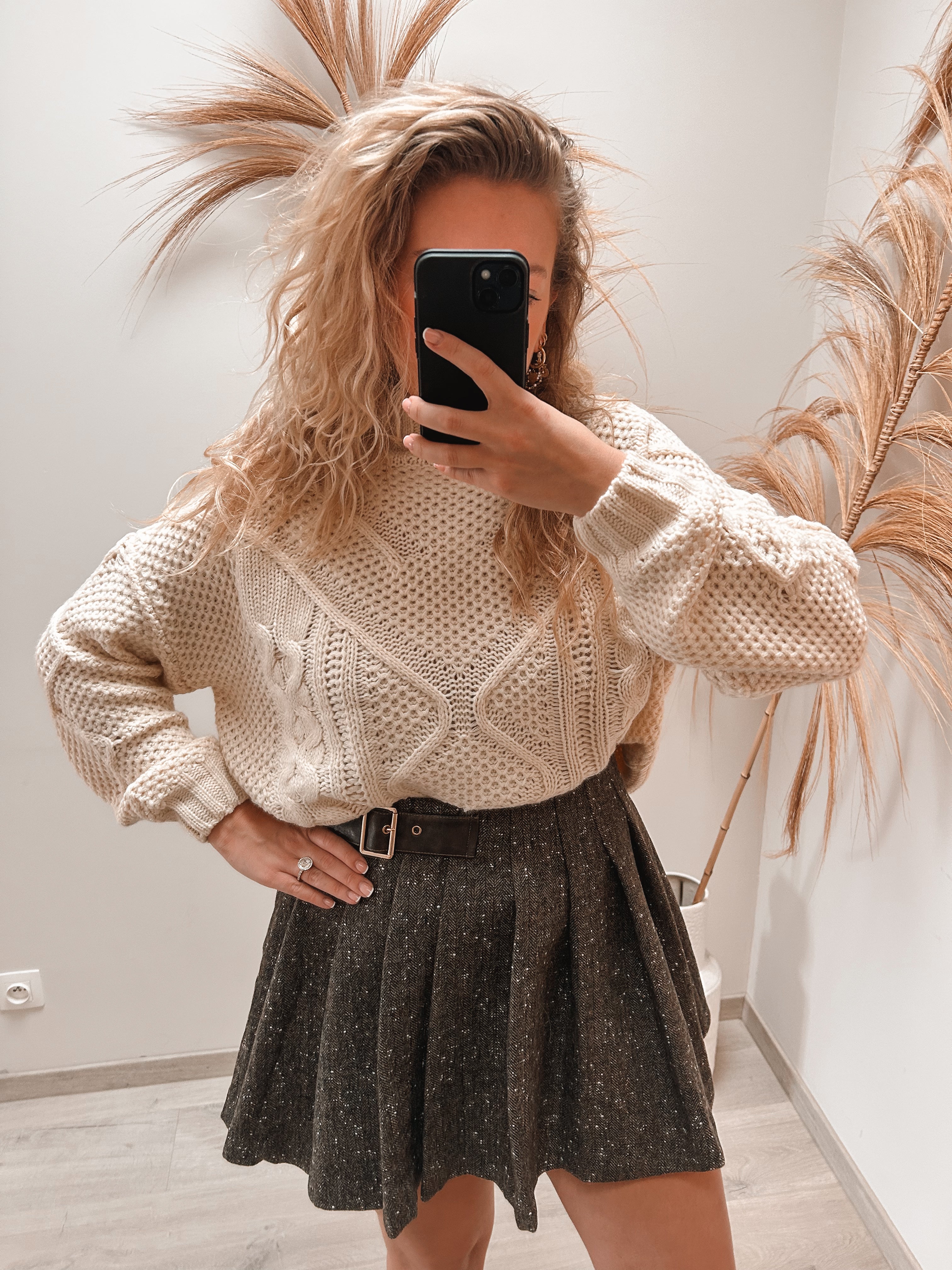 Suzy skirt belt detail